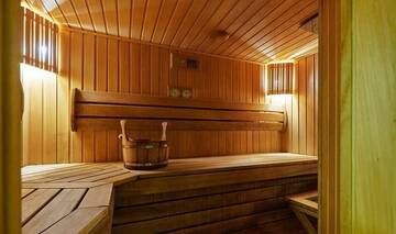 Фото номера Дом с 4 спальнями Дома для отпуска Kottedzh Semeinyi г. Минск 60