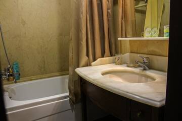 Фото номера Апартаменты с 3 спальнями Апартаменты Apartment Ploshchad Pobedy 3 komnaty г. Минск 24