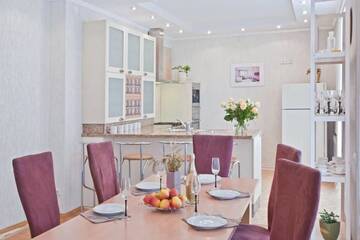 Фото номера Люкс с 2 спальнями: Кирова, 1 Апартаменты Centr Kvartir 25 г. Минск 5