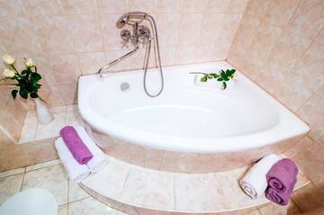 Фото номера Апартаменты с 2 спальнями и балконом Апартаменты 33 Apartments г. Минск 12