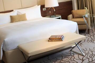 Фото номера Угловой люкс Отель Renaissance Minsk Hotel г. Минск 4