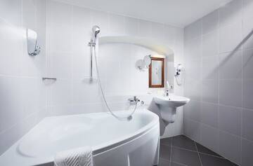 Фото номера Семейный люкс Отель Hotel Monastyrski Minsk City Centre г. Минск 4