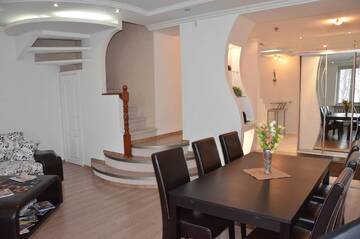 Фото номера Апартаменты с 4 спальнями и балконом – Двухуровневые Апартаменты Apartment style and comfort г. Минск 3