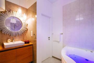 Фото номера Номер-студио с джакузи Апартаменты Apartments Nezavisomosti 44 г. Минск 11