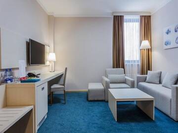 Фото номера Люкс с видом на парк Отель Aqua-Minsk Hotel г. Минск 2