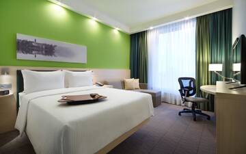 Фото номера Номер с кроватью размера «king-size» Отель Hampton by Hilton Minsk City Centre г. Минск 5