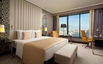 Фото номера Номер с кроватью размера «king-size» Отель DoubleTree by Hilton Минск г. Минск 5