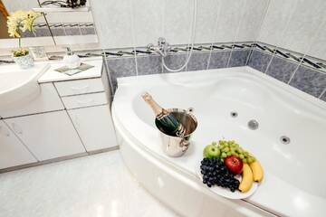 Фото номера Апартаменты с 1 спальней Апартаменты Lux Nezavisimosti,12 with Jacuzzi г. Минск 35